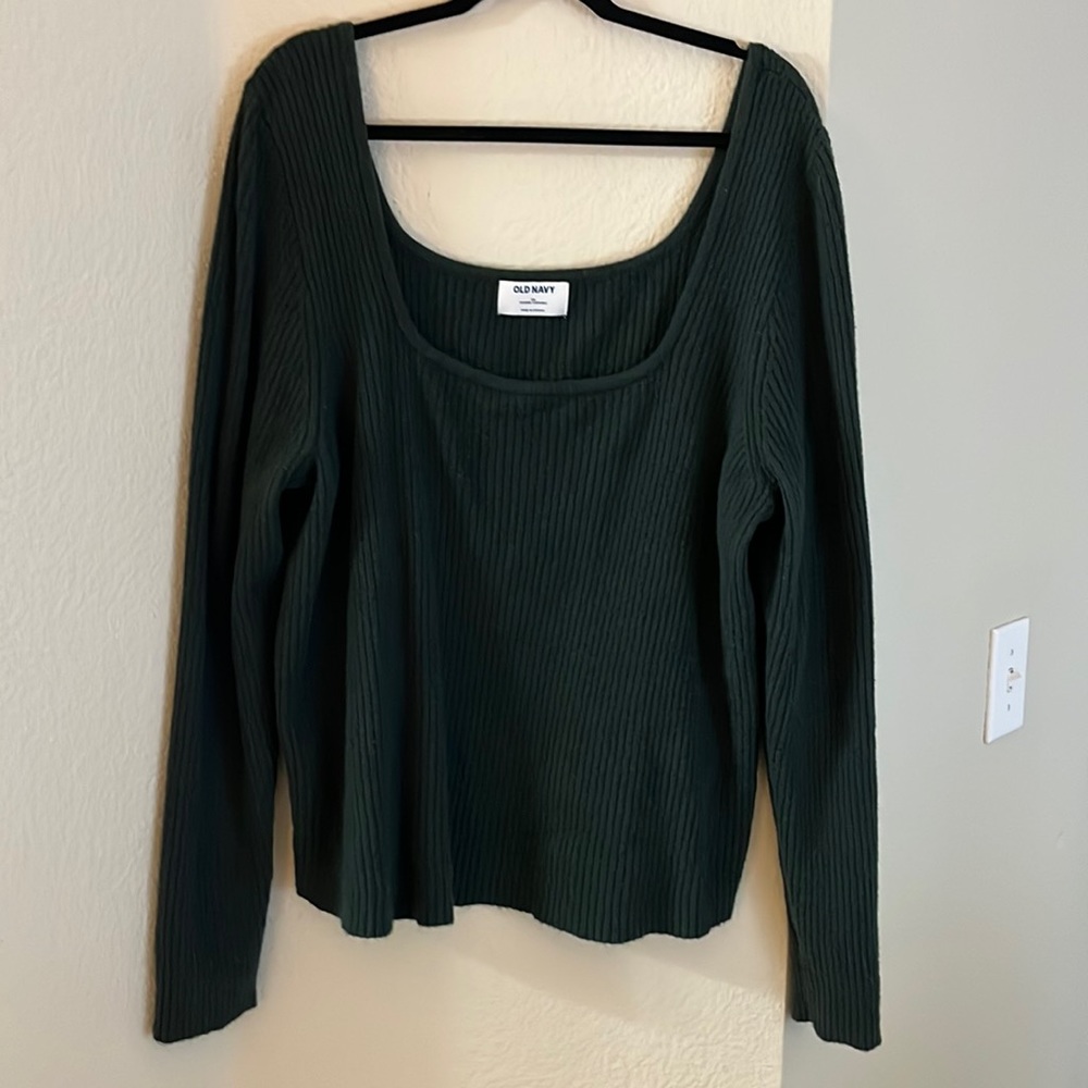 Old navy square neck long sleeve sweater.  Size 2X. Never worn